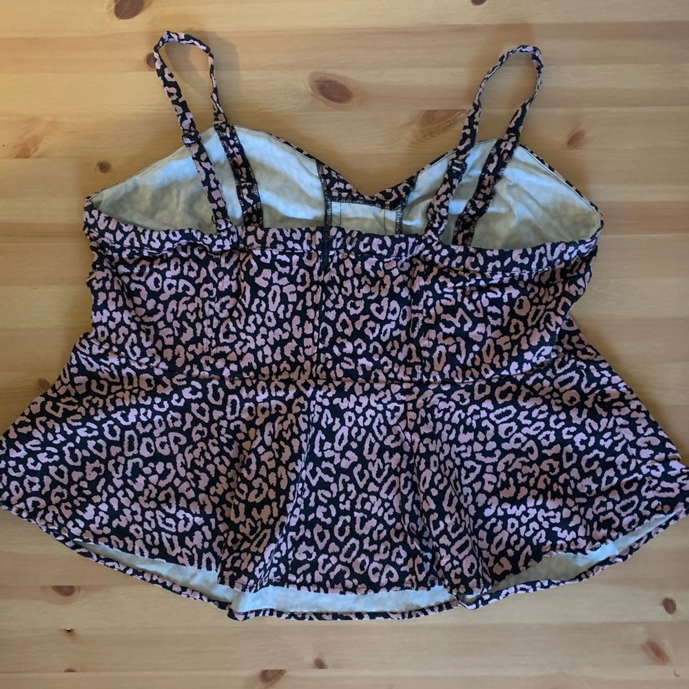 Torrid Pink Leopard Bengaline Lace-Up Peplum Top - Picture 7 of 13